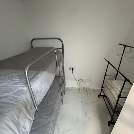 Apartamentos Cala Crancs 살루 외부 사진