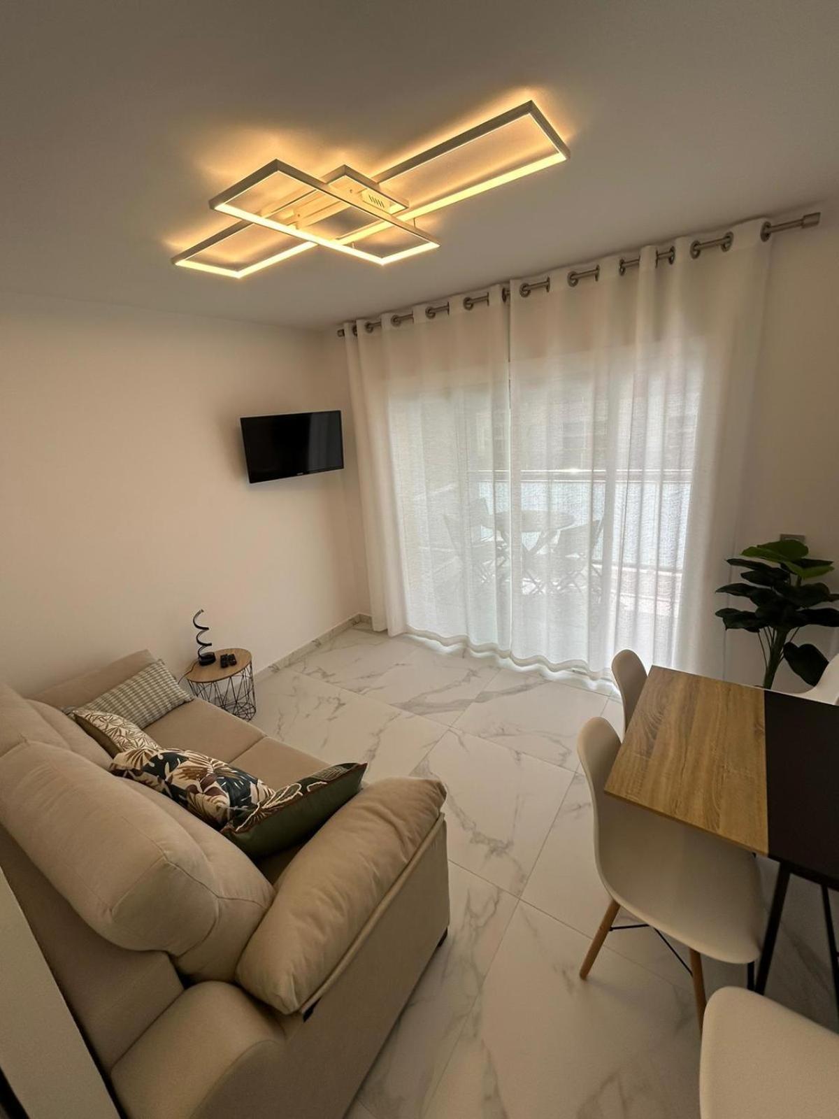 Apartamentos Cala Crancs 살루 외부 사진