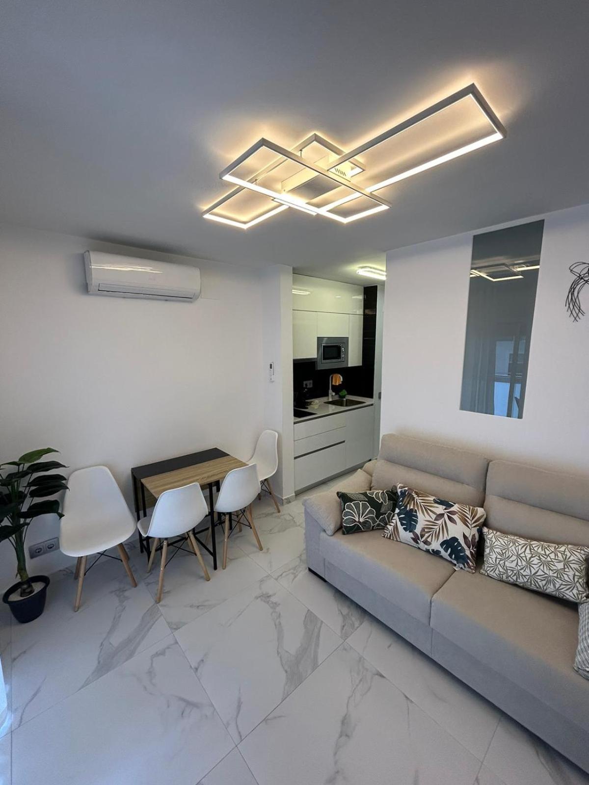 Apartamentos Cala Crancs 살루 외부 사진