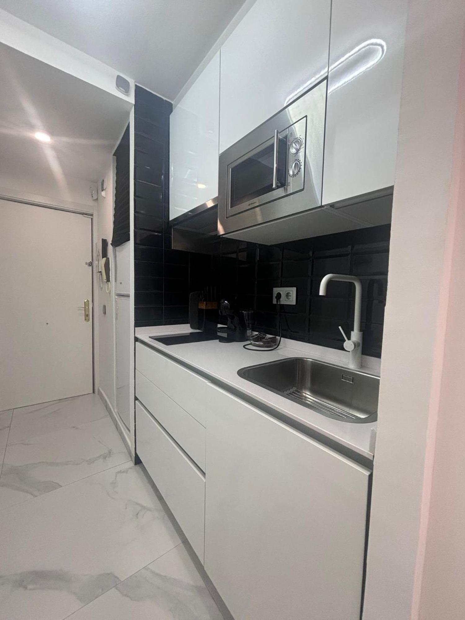 Apartamentos Cala Crancs 살루 외부 사진