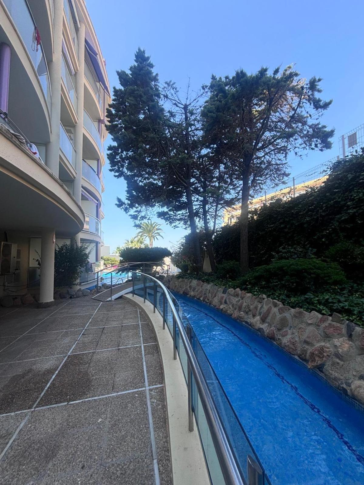 Apartamentos Cala Crancs 살루 외부 사진